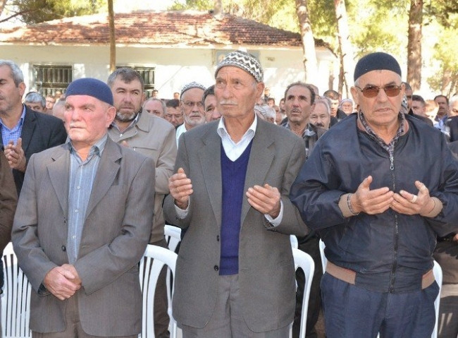 Köylüler yağmur duasına çıktı