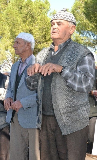Köylüler yağmur duasına çıktı