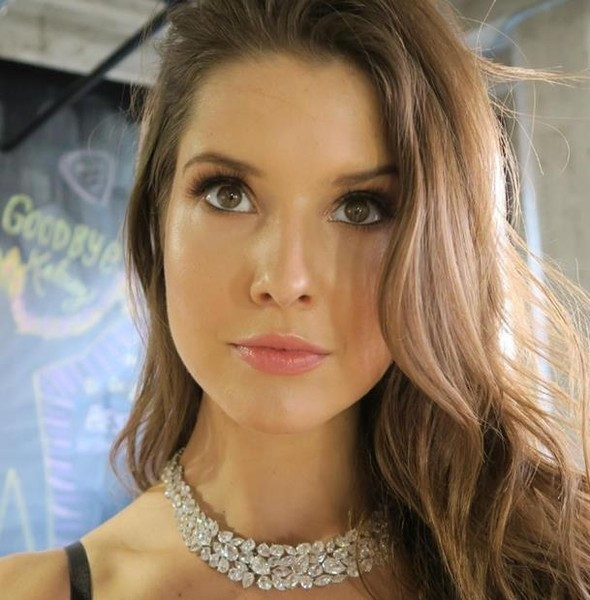 Amanda Cerny'nin 29 Ekim mesajı kızdırdı !