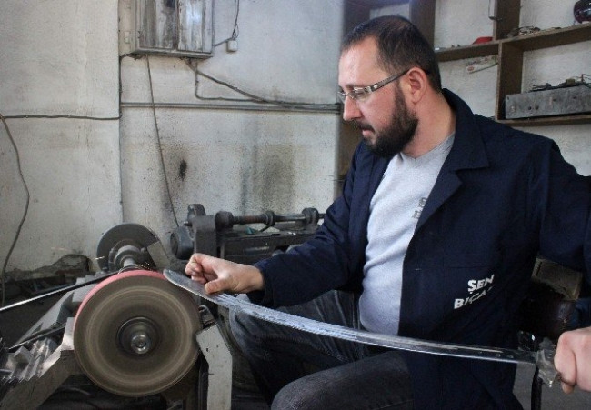 Diriliş Ertuğrul'un kılıcı bin 200 lira