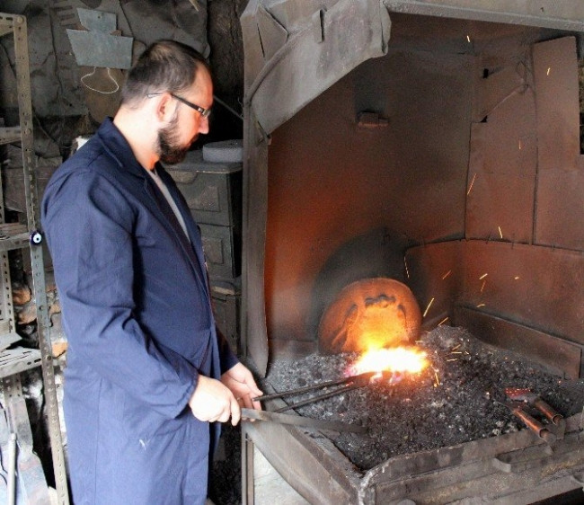 Diriliş Ertuğrul'un kılıcı bin 200 lira