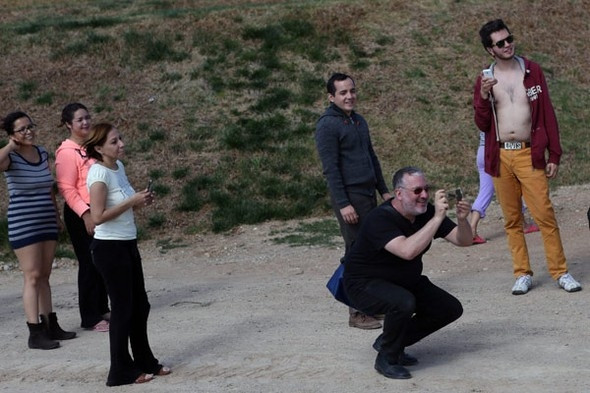 Onlarca gönüllü çıplak modeli fotoğrafladı