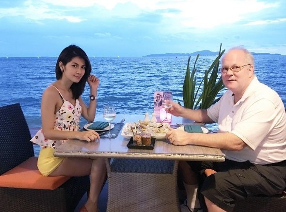 70 yaşındaki milyonerle evlenen porno yıldızından tartışılan sözler