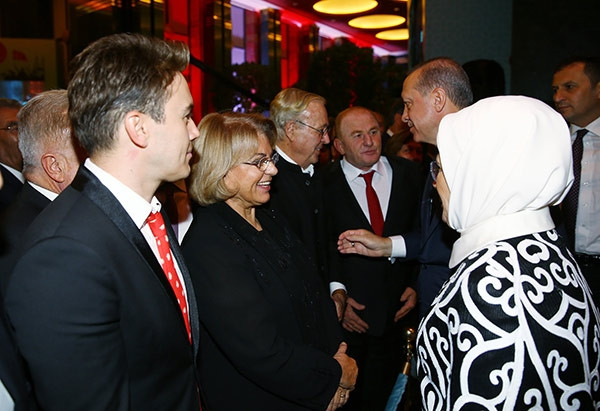 Kibariye'nin yüzüne ne oldu?