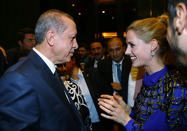 Kibariye'nin yüzüne ne oldu?