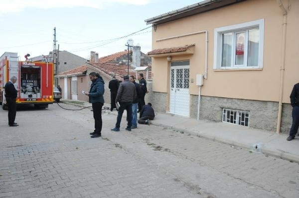 Tutuşan koltukta yanarak öldü