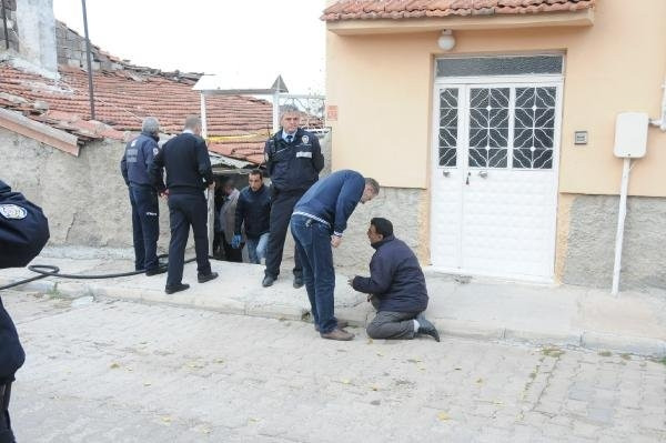 Tutuşan koltukta yanarak öldü