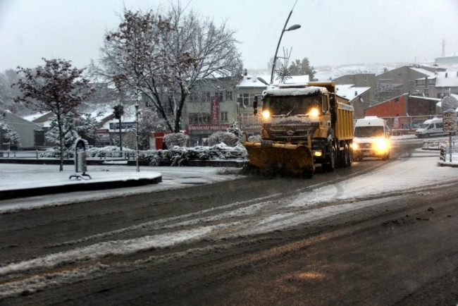 Gün kar yağışıyla uyandılar