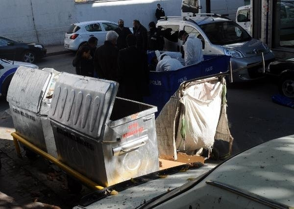 Kağıt toplama arabasından ceset çıktı