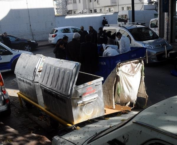 Kağıt toplama arabasından ceset çıktı