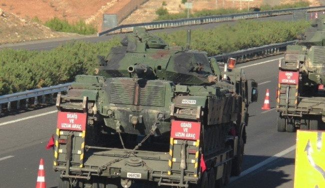 Sınıra giden tanklar Silopi'ye ulaştı