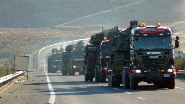 Sınıra giden tanklar Silopi'ye ulaştı
