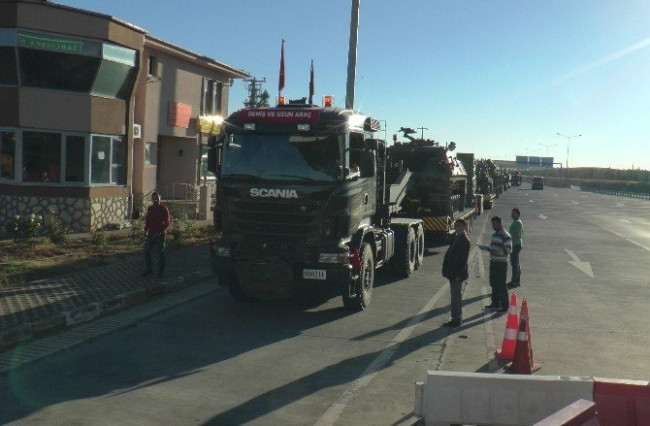 Sınıra giden tanklar Silopi'ye ulaştı