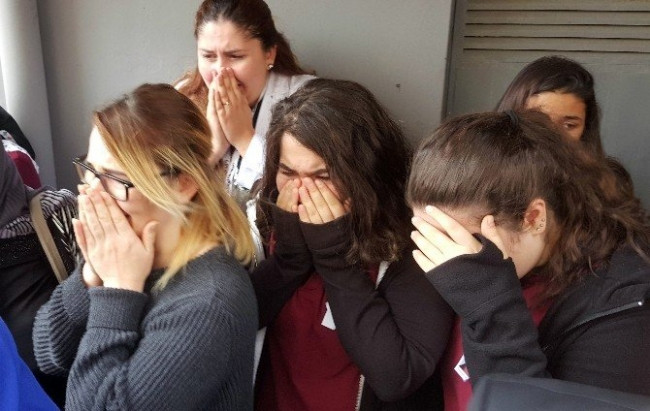 Okulun bahçesinde aniden yere yığıldı
