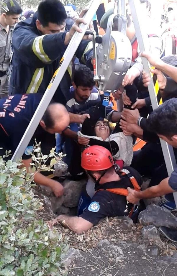 Kuyuya düşen kızı itfaiye kurtardı
