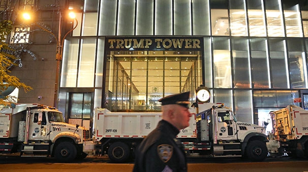 Trump'a kum yüklü kamyonlarla güvenlik önlemi