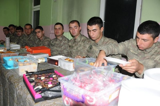 Hakkari'deki askerleri duygulandıran kargo