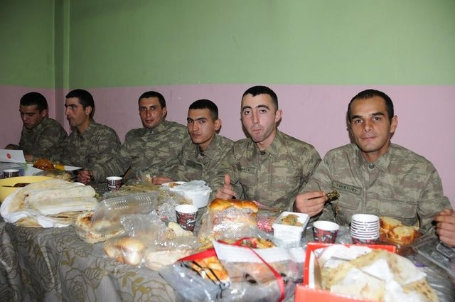 Hakkari'deki askerleri duygulandıran kargo