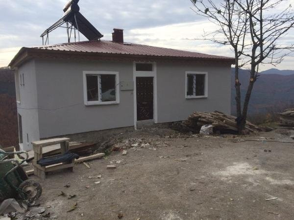 Şehidin ailesine 3 katlı ev yapıldı