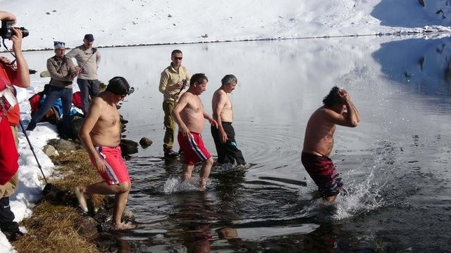Kaçkar Dağı Buzul Gölü'nde yüzme şenliği