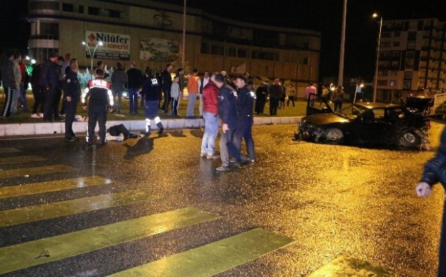 Balıkesir'de feci kaza: 2 ölü, 8 yaralı