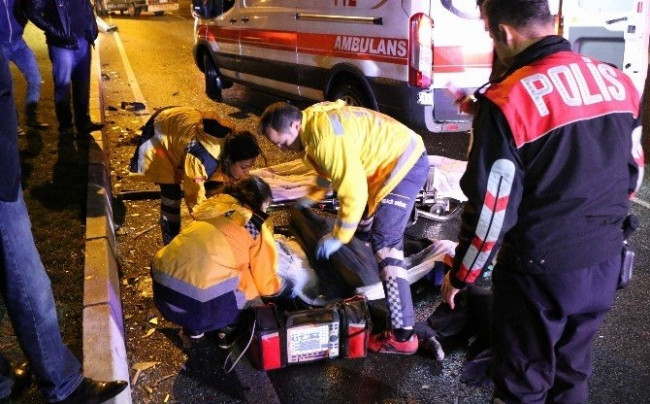 Balıkesir'de feci kaza: 2 ölü, 8 yaralı