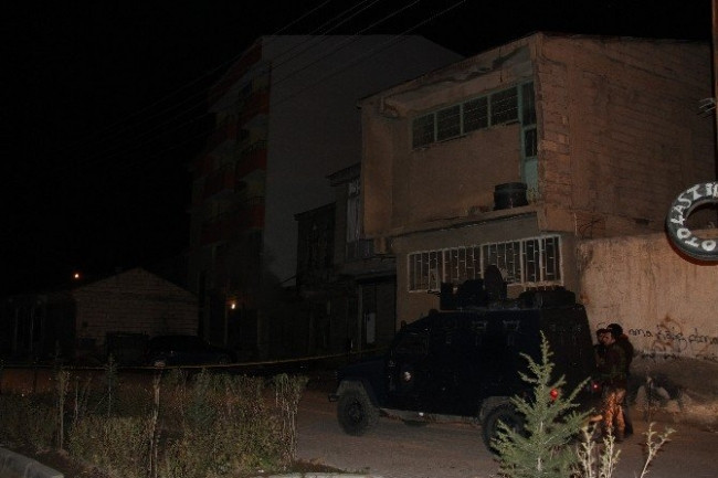 AK Parti ilçe binasına bombalı saldırı