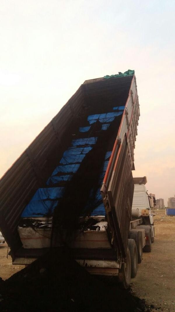 Kömürlerin altından binlerce kaçak sigara çıktı