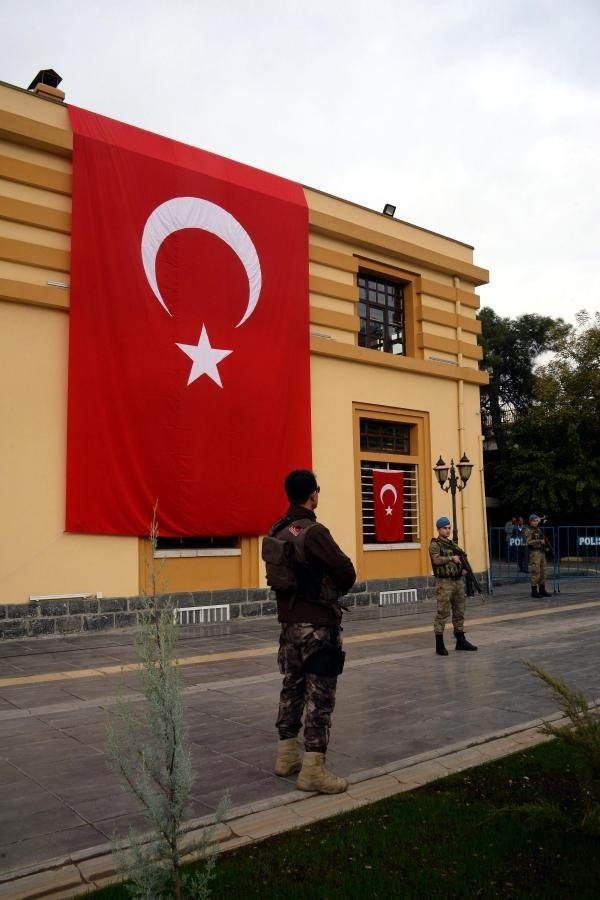 Atatürk'ün Diyarbakır'a gelişi törenle kutlandı