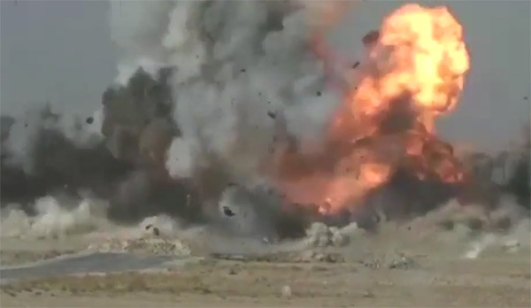 IŞİD'in bomba yüklü aracı vuruldu !
