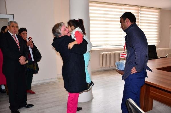 Annesine yıllar sonra kavuştu