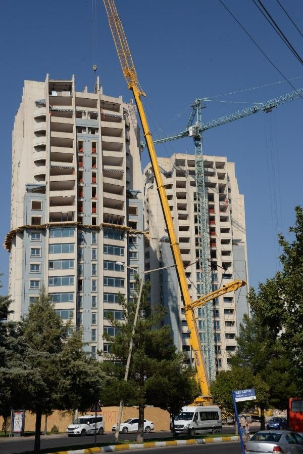Diyarbakır'ın ikiz kuleleri tıraşlandı