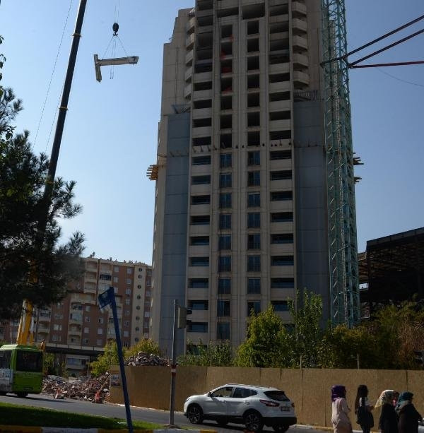 Diyarbakır'ın ikiz kuleleri tıraşlandı