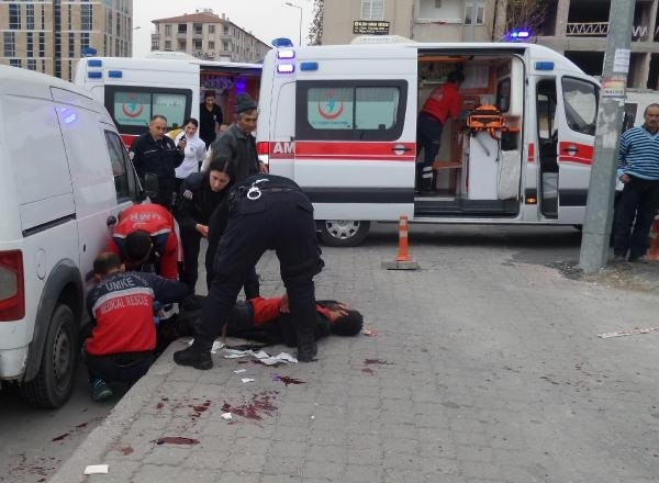 Adliye çıkışında kan aktı