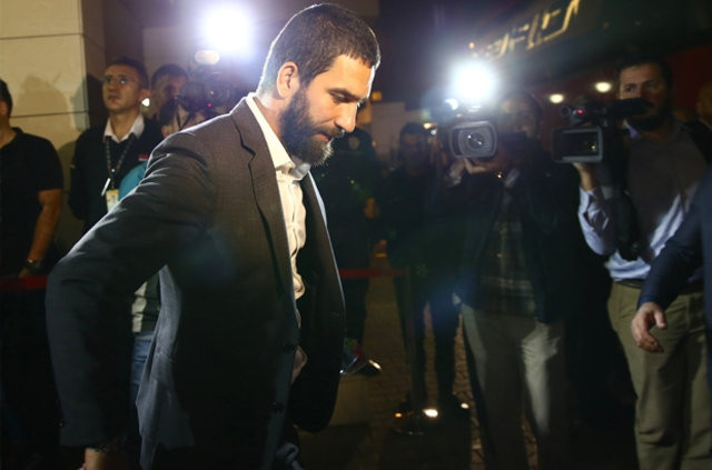 Ebru Şallı'dan Arda Turan cevabı