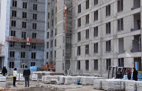 Dış cephe asansörü koptu: 2 işçi ölü