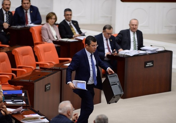 Kılıçdaroğlu'nda "hakaretler" Meclis'i kilitledi