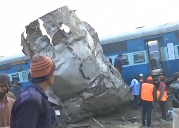 Hindistan'da tren faciası: 100 ölü
