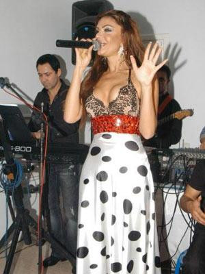 Sevda Demirele öpücük şoku