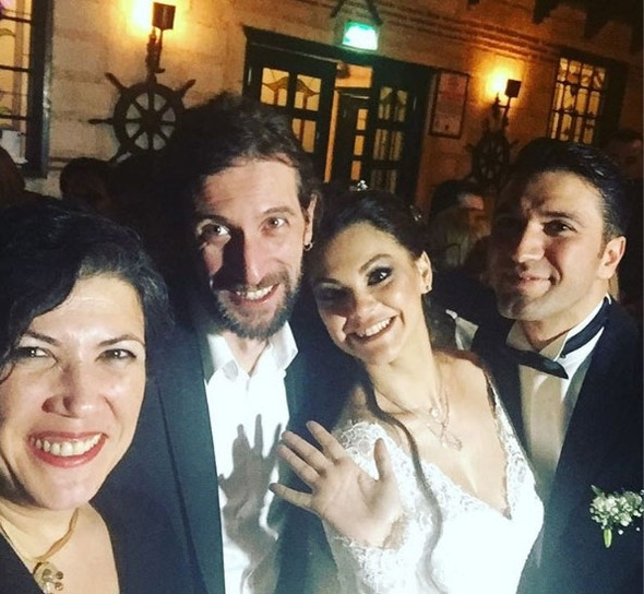 Şarkıcı Nez evlendi