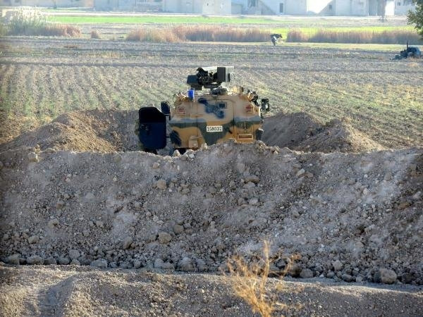 Suriye sınırlarına beton duvarlar örülüyor