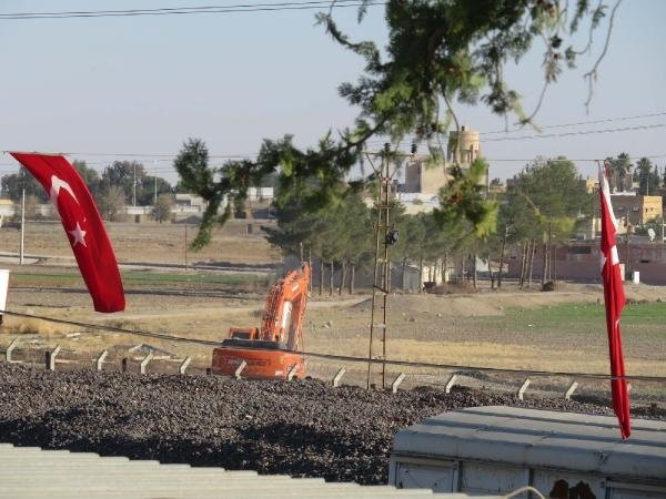 Suriye sınırlarına beton duvarlar örülüyor