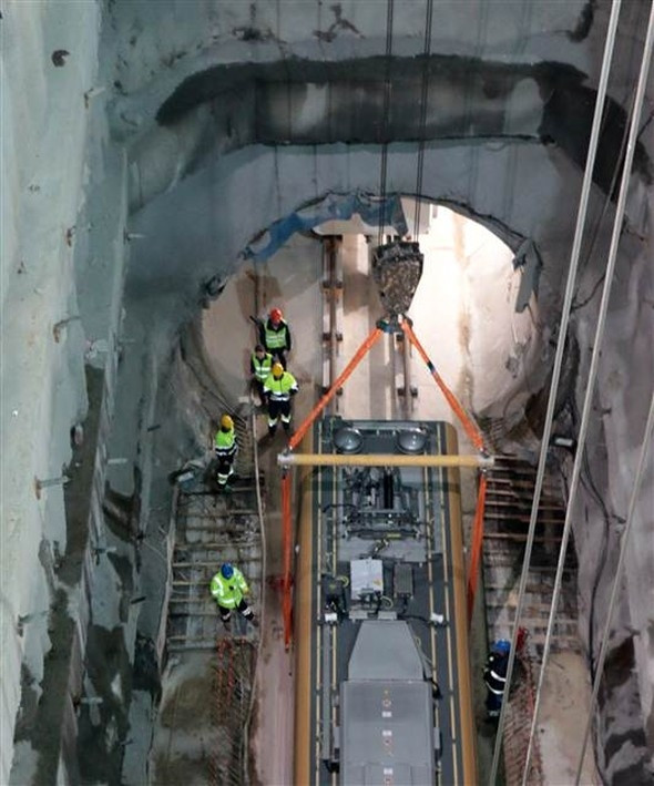 İstanbul'un yeni metro vagonları raylara indirildi