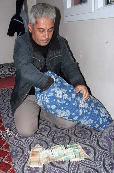 6 yıl önce ölen annesinin yastığından milyonlar çıktı