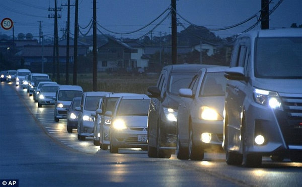 Depremden sonra gökyüzünde belirdi