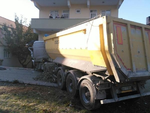 Kahramanmaraş'ta hafriyat kamyonu dehşeti