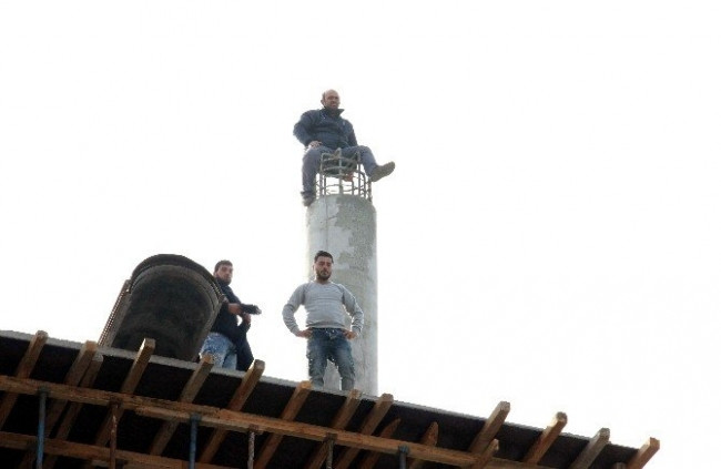 Paralarını alamayınca inşaatı söktüler