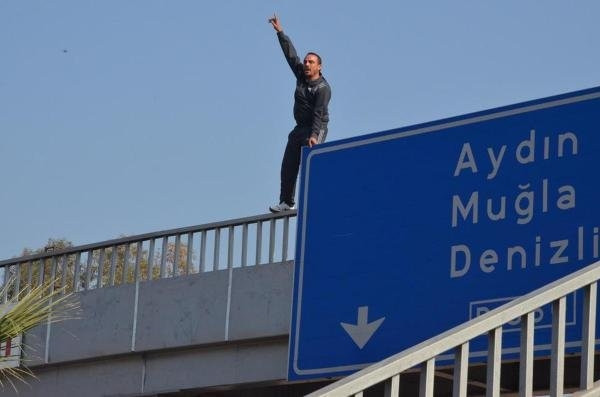İntihara kalkışan adamı öğretmen kurtardı