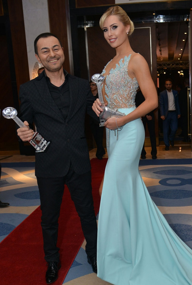 Serdar Ortaç ile Chloe Loughnan boşanıyor mu?