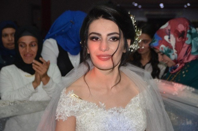 Damatsız düğün yaptı ateş püskürdü